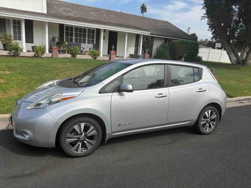 Silver 2013 Nissan Leaf SL