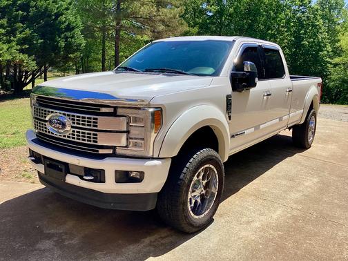 White 2017 Ford F-250 Platinum