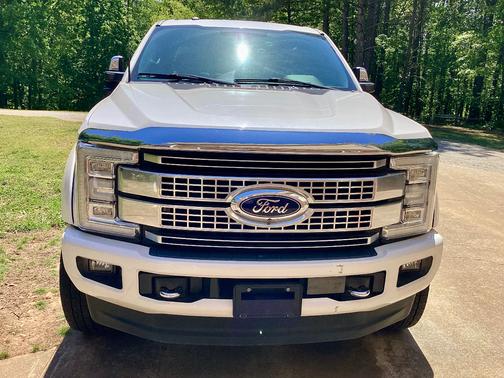 White 2017 Ford F-250 Platinum