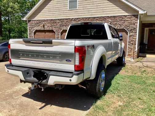 White 2017 Ford F-250 Platinum