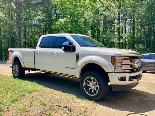 White 2017 Ford F-250 Platinum