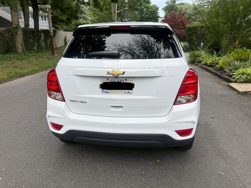 White 2022 Chevrolet Trax LS