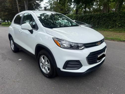 White 2022 Chevrolet Trax LS