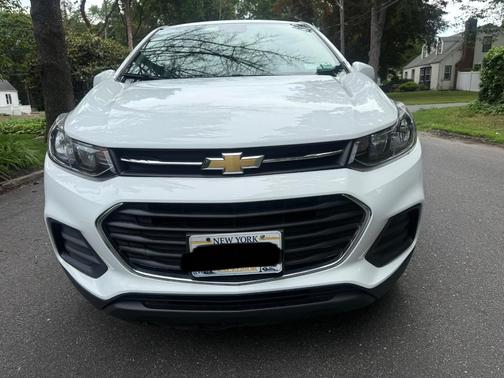 White 2022 Chevrolet Trax LS