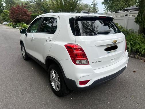 White 2022 Chevrolet Trax LS