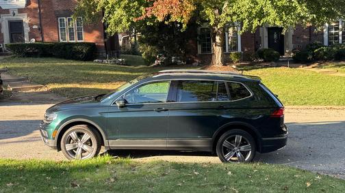 Green 2018 Volkswagen Tiguan 2.0T SEL Premium