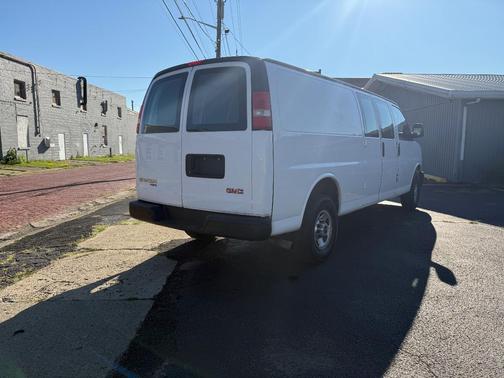 White 2015 GMC Savana 2500 Work Van