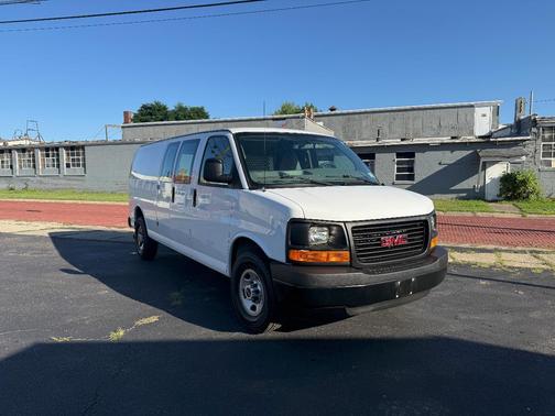 White 2015 GMC Savana 2500 Work Van