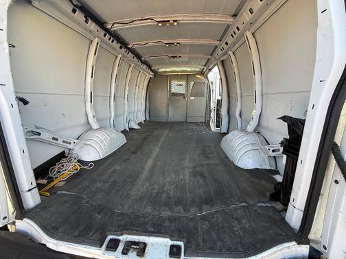 White 2015 GMC Savana 2500 Work Van