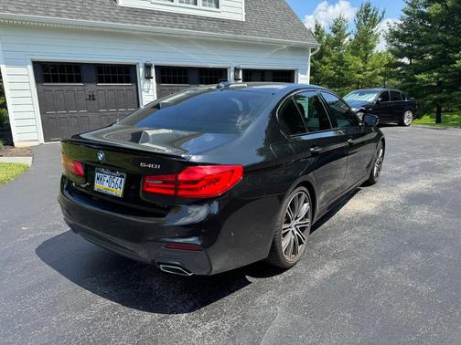Black 2018 BMW 540 i
