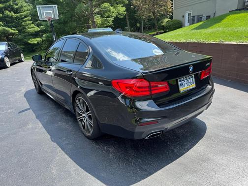 Black 2018 BMW 540 i