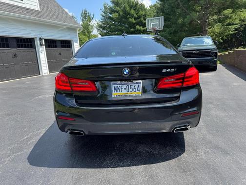 Black 2018 BMW 540 i