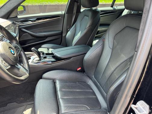 Black 2018 BMW 540 i