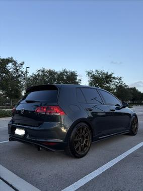 Gray 2017 Volkswagen Golf GTI S 4-Door