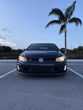Gray 2017 Volkswagen Golf GTI S 4-Door