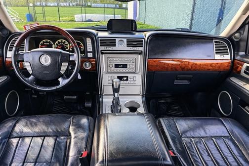 White 2003 Lincoln Navigator Base