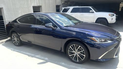 2025 Lexus ES 300h Base