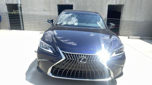 2025 Lexus ES 300h Base