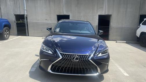 2025 Lexus ES 300h Base
