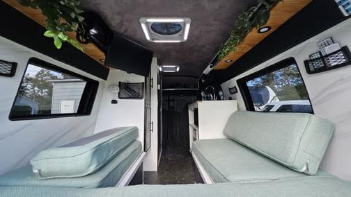 White 2003 Ford E250 Cargo