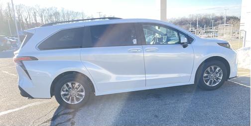 2025 Toyota Sienna XLE