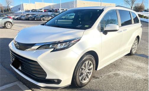 2025 Toyota Sienna XLE
