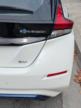 White 2021 Nissan Leaf SV