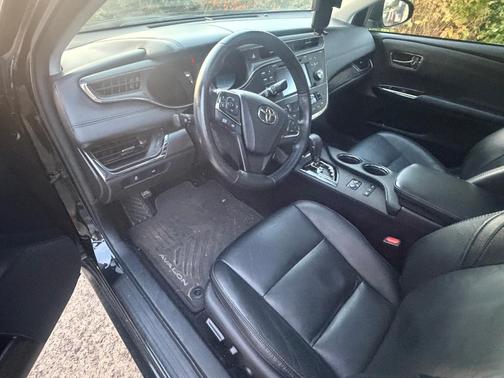 Black 2016 Toyota Avalon Hybrid XLE Plus