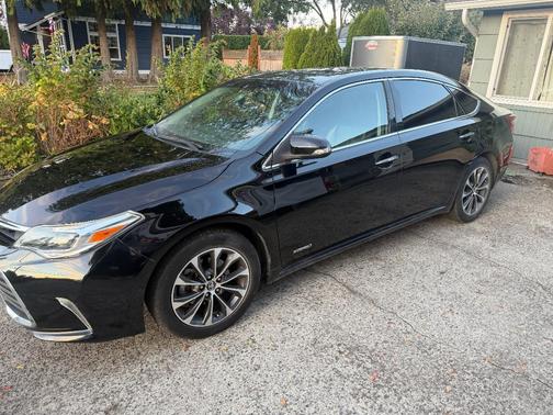 Black 2016 Toyota Avalon Hybrid XLE Plus