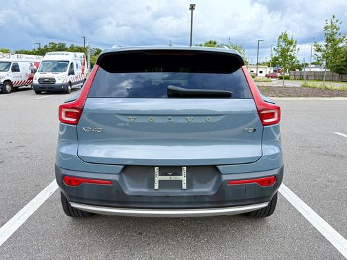 2021 Volvo XC40 T5 Momentum
