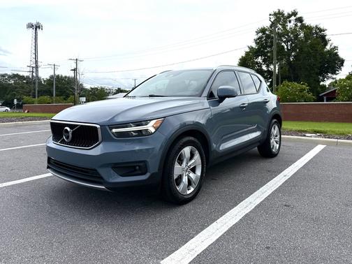 2021 Volvo XC40 T5 Momentum
