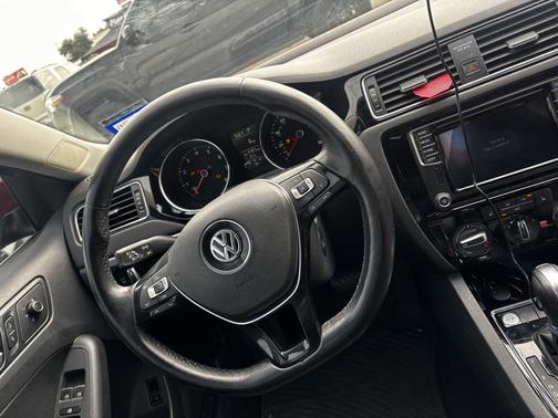 2016 Volkswagen Jetta 1.8T SEL