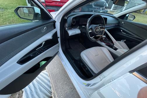 2022 Hyundai ELANTRA HEV Limited