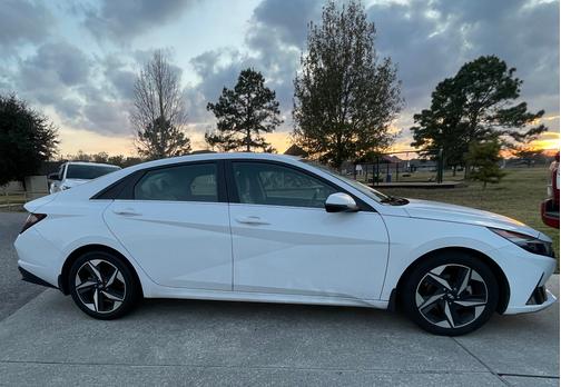 2022 Hyundai ELANTRA HEV Limited