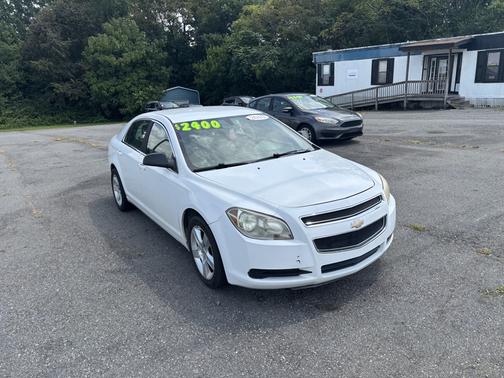 White 2010 Chevrolet Malibu LS