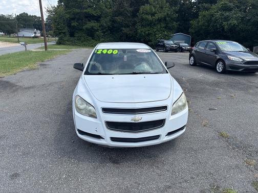 White 2010 Chevrolet Malibu LS