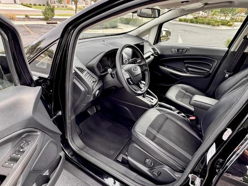 Black 2019 Ford EcoSport SES