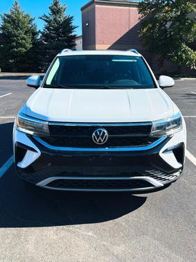 White 2022 Volkswagen Taos 1.5T SE