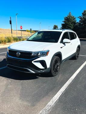 White 2022 Volkswagen Taos 1.5T SE
