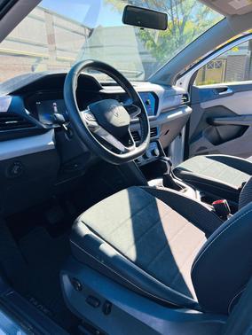 White 2022 Volkswagen Taos 1.5T SE