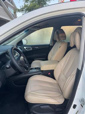 White 2014 Nissan Pathfinder S
