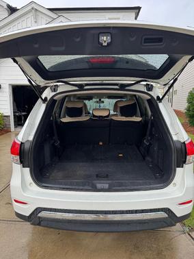White 2014 Nissan Pathfinder S