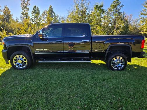 Black 2018 GMC Sierra 2500 Denali
