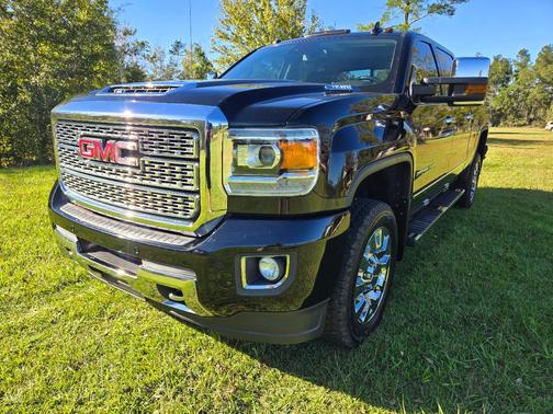 Black 2018 GMC Sierra 2500 Denali