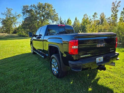 Black 2018 GMC Sierra 2500 Denali