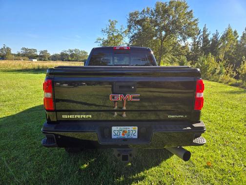 Black 2018 GMC Sierra 2500 Denali