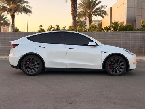 White 2023 Tesla Model Y Performance