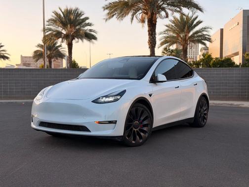 White 2023 Tesla Model Y Performance