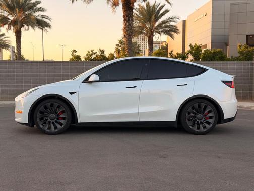 White 2023 Tesla Model Y Performance