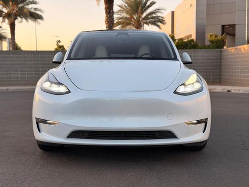 White 2023 Tesla Model Y Performance